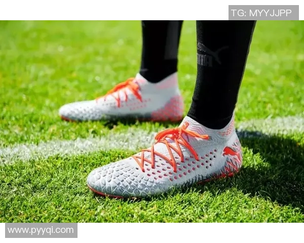 足球明星们青睐的耳机品牌与型号揭秘，助力他们在场上场下的音乐享受