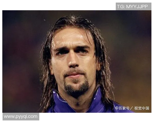 足球明星的自然魅力展现无冠照背后的真实与风采 足球明星的自然魅力展现无冠照背后的真实与风采